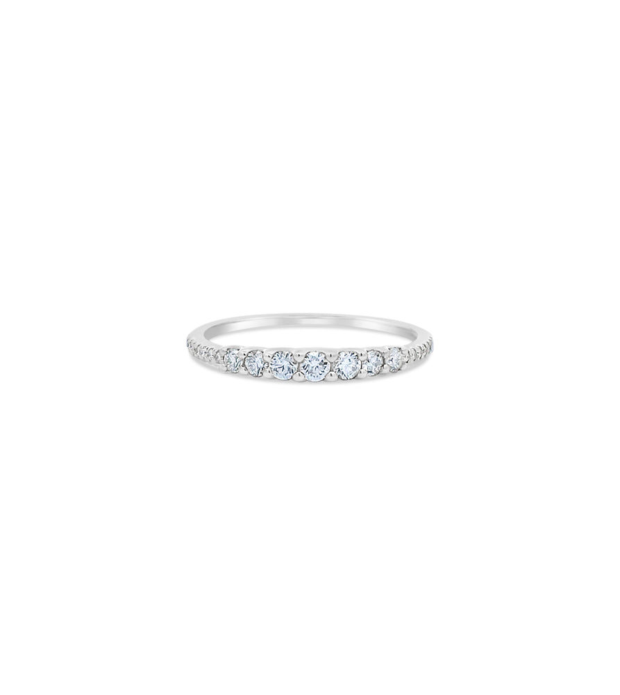 Diamond Graduated Wedding Band - 14K White Gold / 5.5 - Olive & Chain Fine Jewelry
